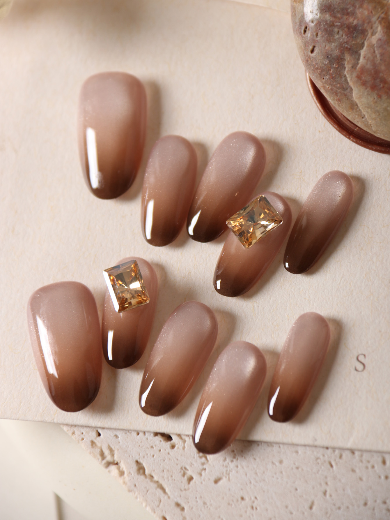 Nail Adhesive Tab - 10 Stück Acryl-Nägel zum Aufdrücken, braune