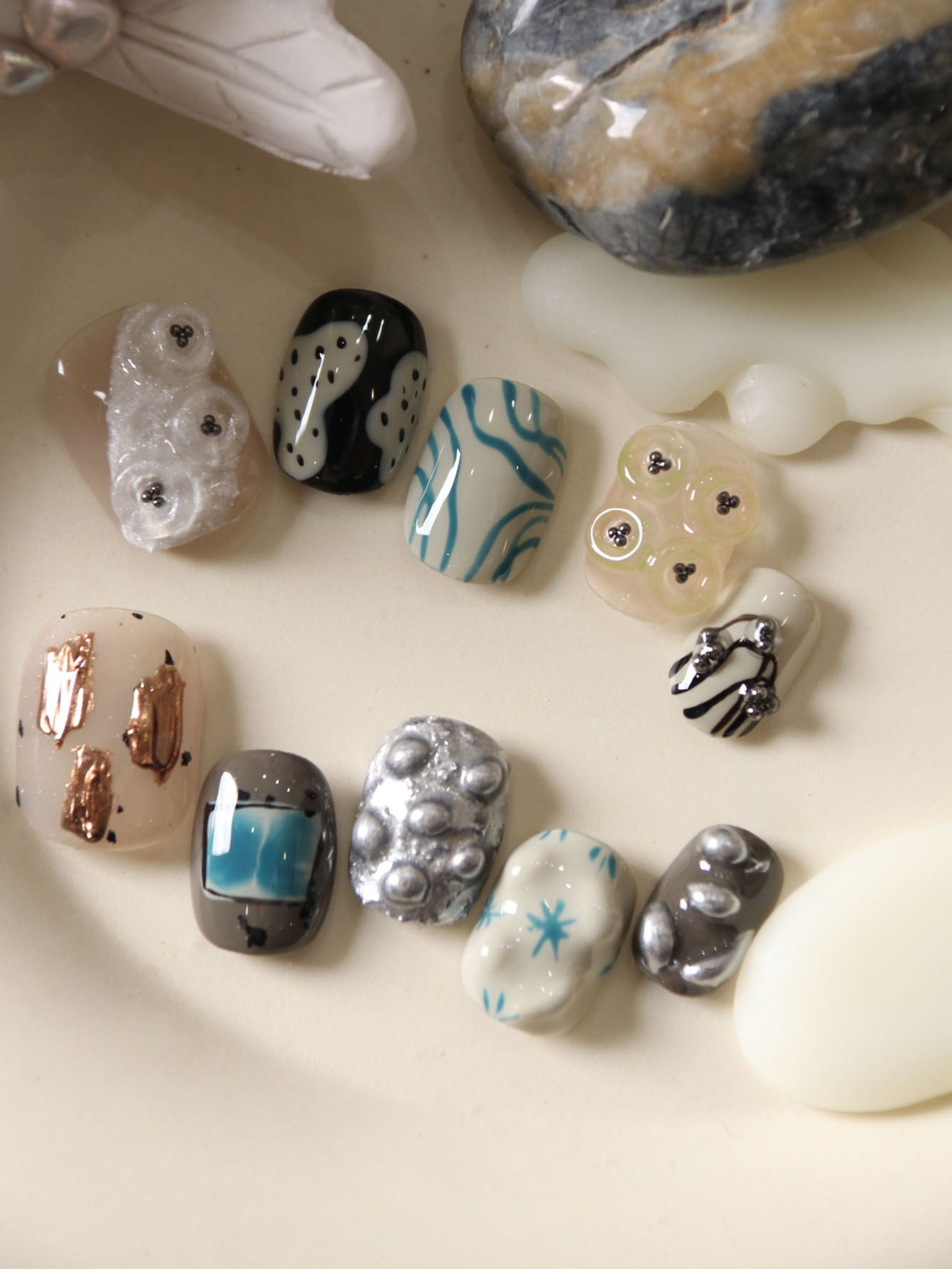 Nail Adhesive Tab - 10 Stück Aufklebenägel Kurze Schwarz-Grüne Graffiti-Acryl