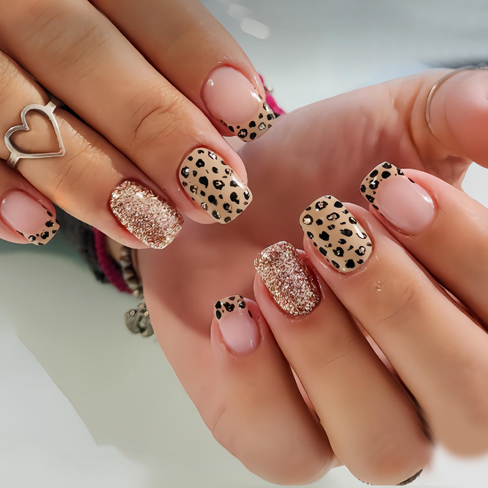 Nail Art Design - Kurze lange künstliche Nägel für Damen