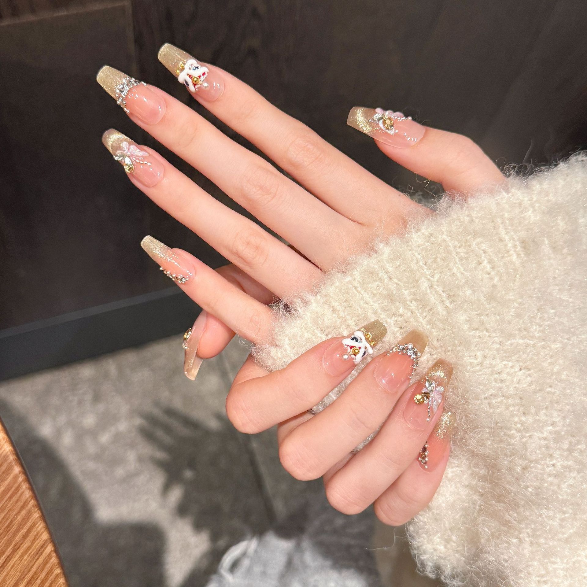 10PCS Goldener Löwe Neujahr He – Nail Adhesive Tab Bewertung und Preis
