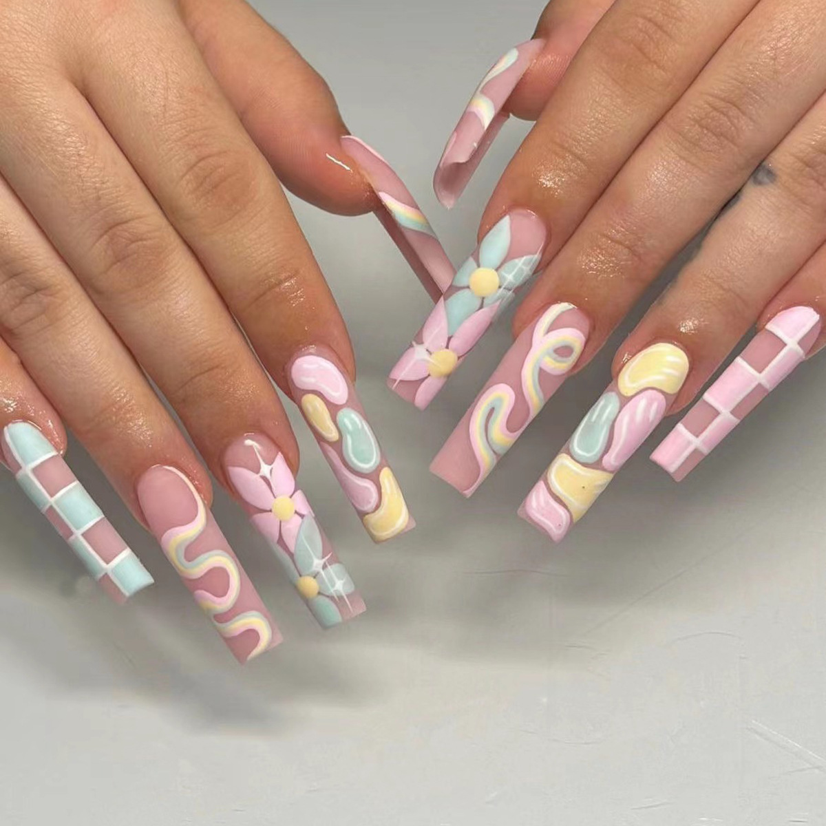24-teiliges schwarzes französi – Nail Art Quirky Bewertung und Preis