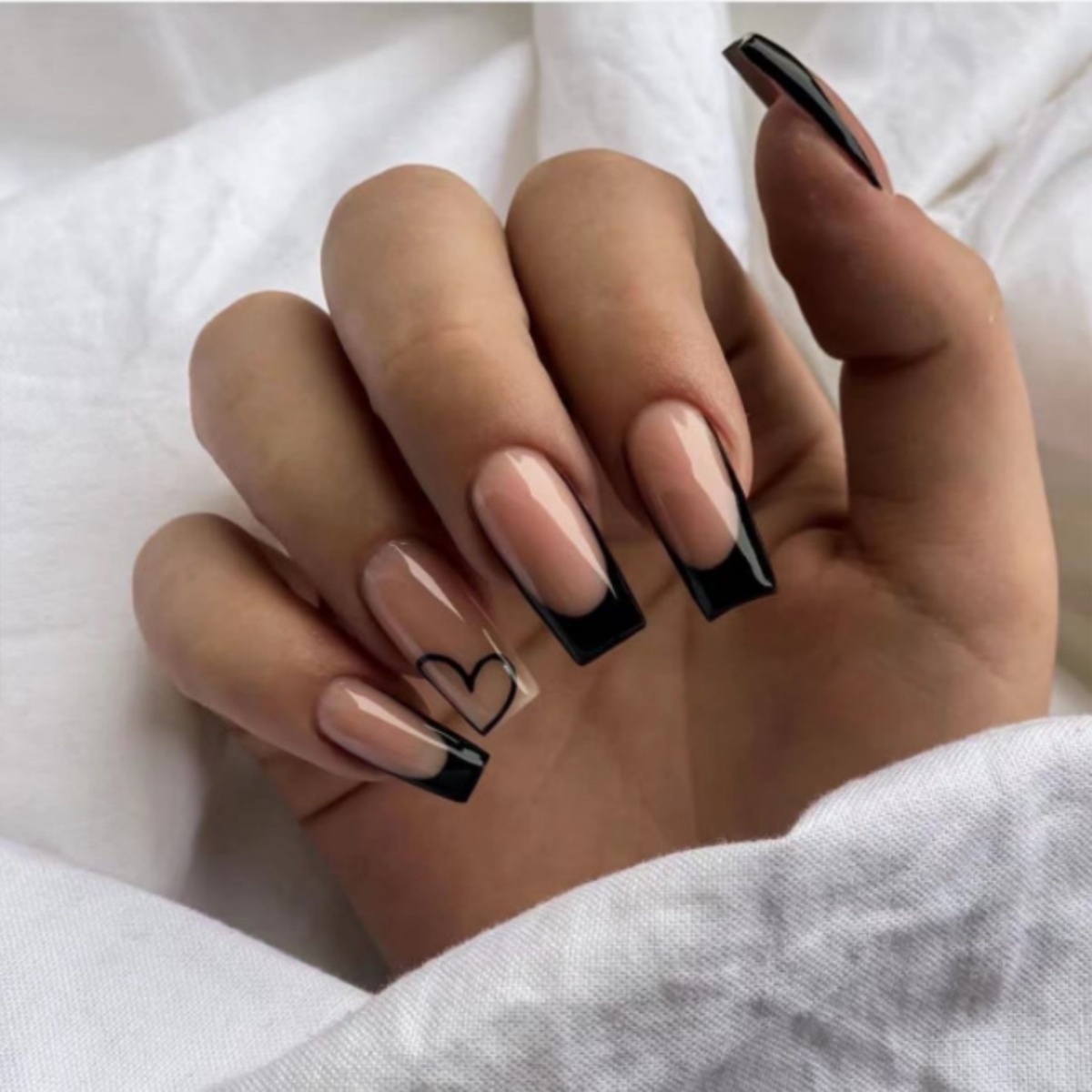 24-teiliges schwarzes französi – Nail Art Quirky Bewertung und Preis
